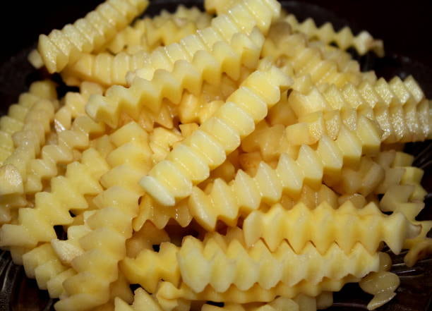 سیب زمینی نیمه آماده ۱۰ کیلویی مناسب استفاده صنعتی و فست‌ فود